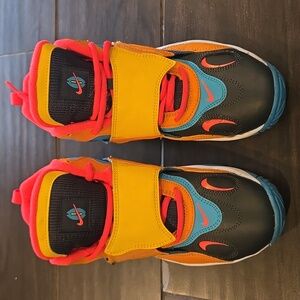 NIKE SPEED TURF Multi BQ9632-300. Hi Top Sz 6Y